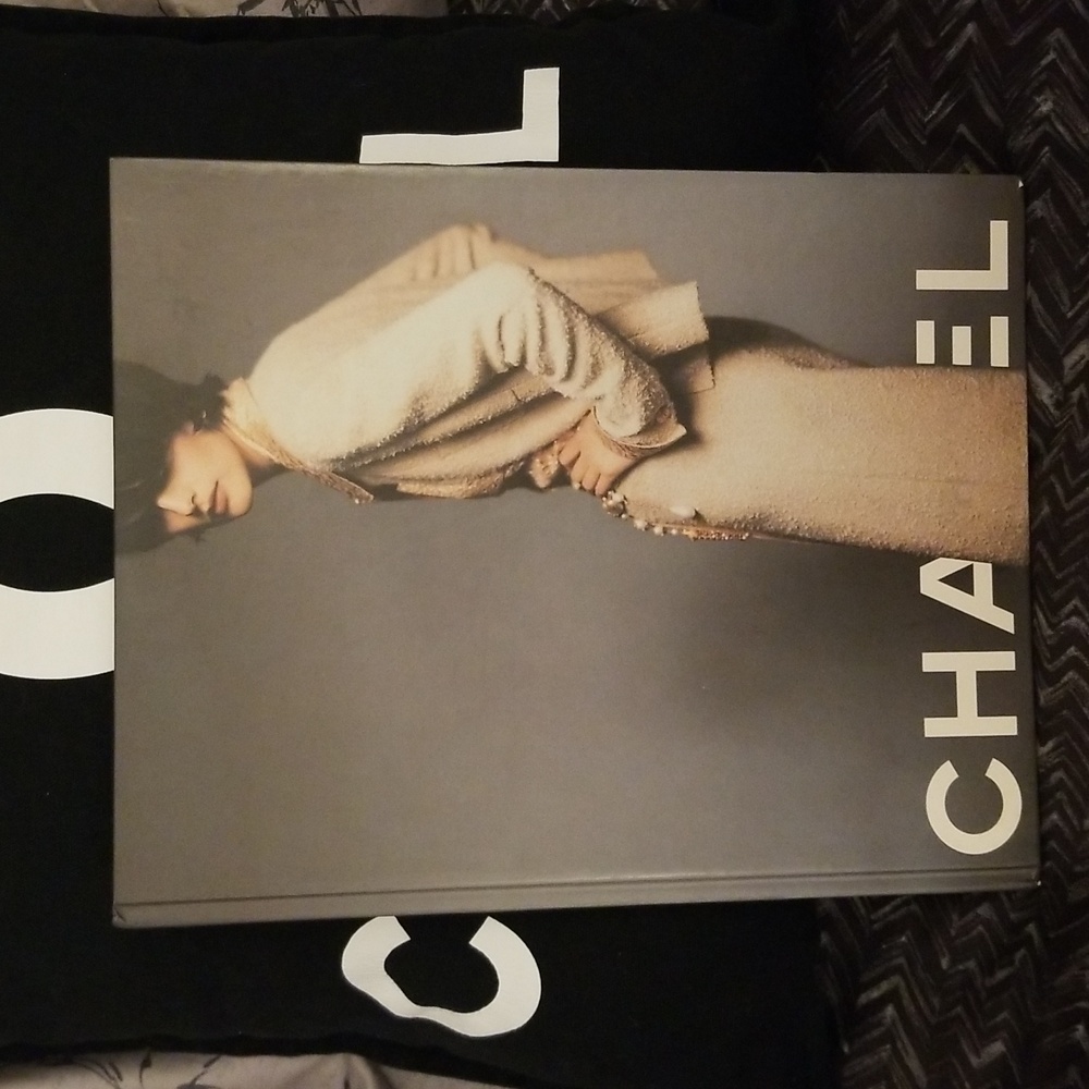 Chanel fashion book used, like new